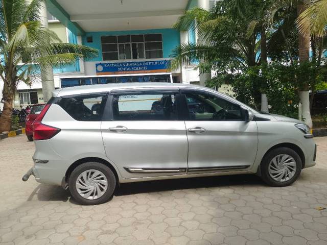 https://images10.gaadi.com/usedgaadi-sellcar/UsedCar/e50da636a/692df194-5d52-4a6d-866a-5cb3a8528c3f.jpg?imwidth=6401