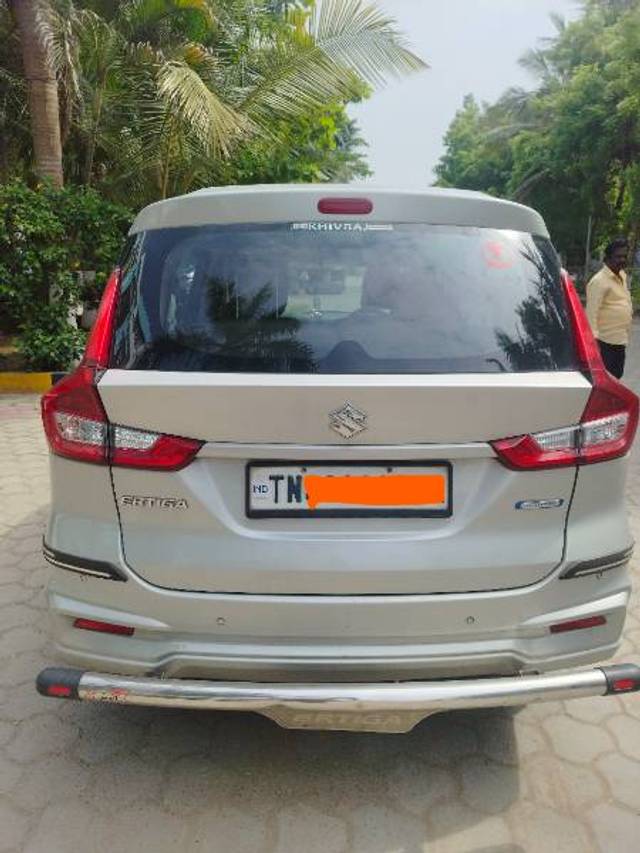 https://images10.gaadi.com/usedgaadi-sellcar/UsedCar/e50da636a/8fad8f81-31fe-4ecb-ae90-cd6b1669c121.jpg?imwidth=6402