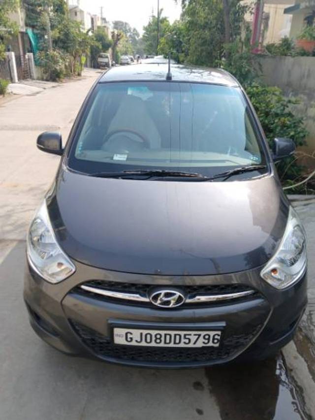 https://images10.gaadi.com/usedgaadi-sellcar/UsedCar/e50e1e45a/06c49c95-bd34-4289-b5d0-61c48a24229b.jpg?imwidth=6400