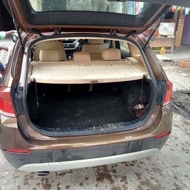 https://images10.gaadi.com/usedgaadi-sellcar/UsedCar/e50e3558a/2c5128bf-2f91-4e26-a2a3-7d7bdad5b292.jpg?imwidth=6402