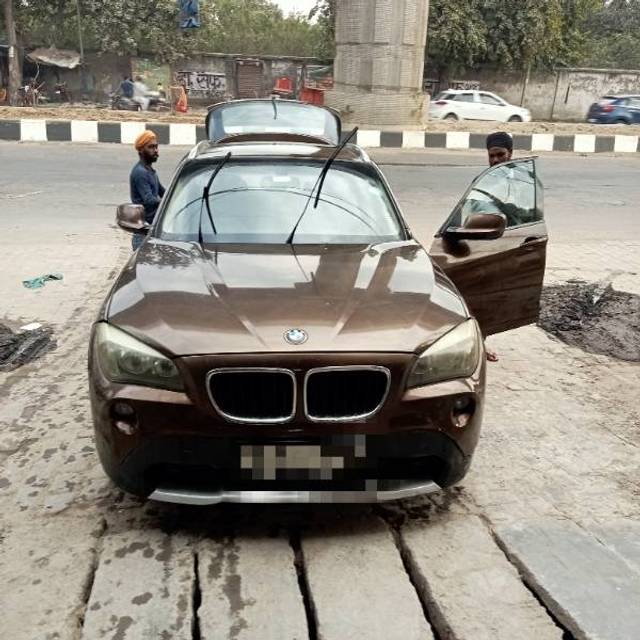 https://images10.gaadi.com/usedgaadi-sellcar/UsedCar/e50e3558a/70d67718-c581-4e7e-89e0-5197c40b3387.jpg?imwidth=6400