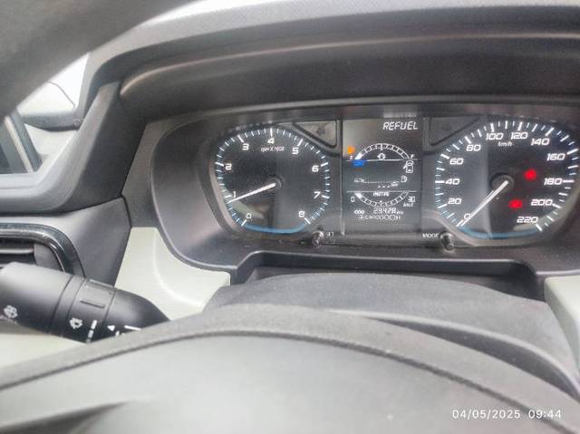 https://images10.gaadi.com/usedgaadi-sellcar/UsedCar/e50e5fb4a/6c960625-6acc-4679-bd4f-5f02cb9bf85d.jpg?imwidth=6402