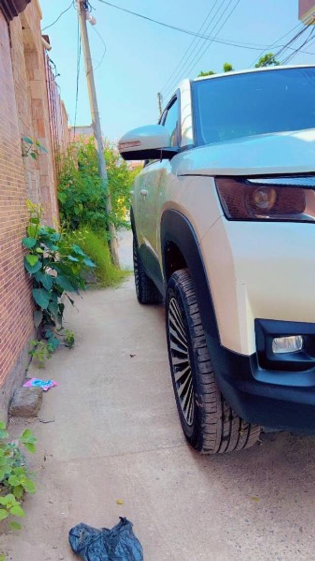 https://images10.gaadi.com/usedgaadi-sellcar/UsedCar/e50e611da/fd9053d1-3fcd-4e8d-871f-034d59ae71cc.jpg?imwidth=6402