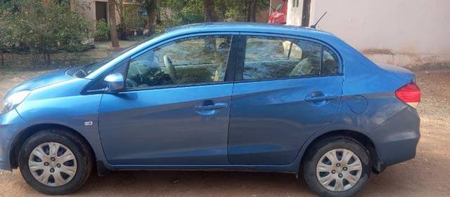 https://images10.gaadi.com/usedgaadi-sellcar/UsedCar/e50e6ddca/b64400e3-28b2-46f6-8673-2b341170f37c.jpg?imwidth=6402