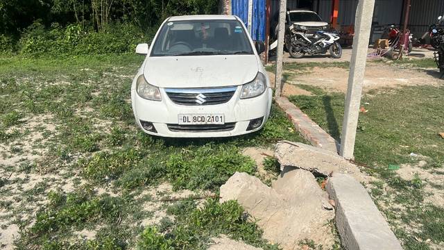 https://images10.gaadi.com/usedgaadi-sellcar/UsedCar/e50e6fb8a/3bf0f7ea-a3bd-470e-b6e3-f77f1cf99f2d.jpeg?imwidth=6400