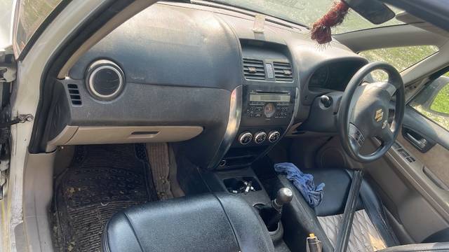 https://images10.gaadi.com/usedgaadi-sellcar/UsedCar/e50e6fb8a/53eb65b2-7674-487f-97ae-9eb4ef27e4ae.jpeg?imwidth=6402