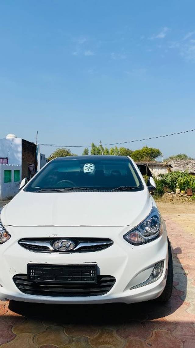 https://images10.gaadi.com/usedgaadi-sellcar/UsedCar/e50e91f7a/9dcb20c7-4d5d-47e9-abd8-6d814ddab572.jpeg?imwidth=6400