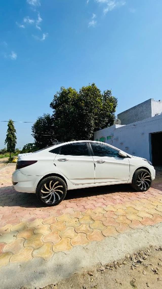 https://images10.gaadi.com/usedgaadi-sellcar/UsedCar/e50e91f7a/abae9346-ec76-441b-8878-aa59d565975a.jpeg?imwidth=6401