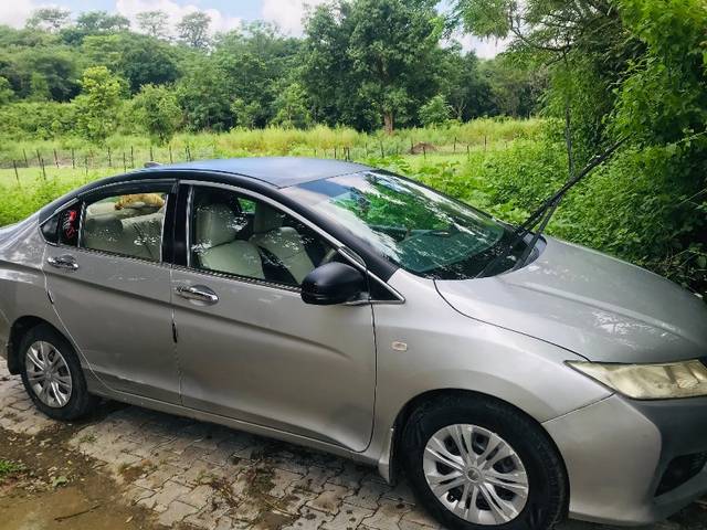 https://images10.gaadi.com/usedgaadi-sellcar/UsedCar/e50ee9c3a/6df3eae5-8449-4943-9a71-1578e206e79c.jpeg?imwidth=6400