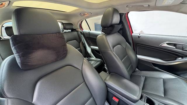 https://images10.gaadi.com/usedgaadi-sellcar/UsedCar/e50ef909a/3cab6e0c-46c5-4784-adbe-8f447a4453a1.jpeg?imwidth=6402