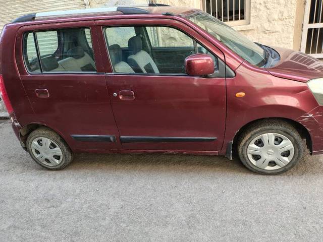 https://images10.gaadi.com/usedgaadi-sellcar/UsedCar/e50f6d34a/2b7a841a-f986-489a-8667-023ab686b5da.jpg?imwidth=6401