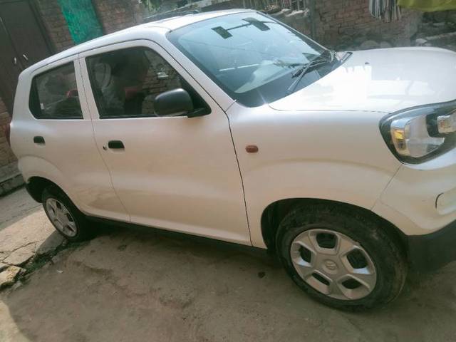 https://images10.gaadi.com/usedgaadi-sellcar/UsedCar/e50f8b1aa/2c294de4-f7fd-4795-98e1-aa197c50ec98.jpg?imwidth=6401