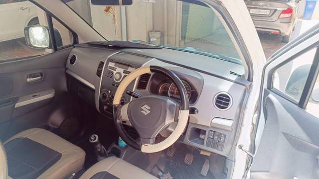 https://images10.gaadi.com/usedgaadi-sellcar/UsedCar/e50fb323a/a4a50fe3-8a8b-4919-bcee-2cdd1a79a8a5.jpg?imwidth=6401