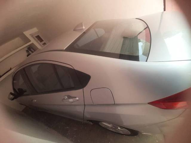 https://images10.gaadi.com/usedgaadi-sellcar/UsedCar/e5104754a/cbd55048-3cc6-4575-87bf-09ff2c12cdd5.jpg?imwidth=6401