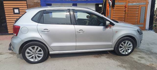 https://images10.gaadi.com/usedgaadi-sellcar/UsedCar/e5108425a/0fcdbbc9-cef8-4965-8217-00aed9cf20ad.jpg?imwidth=6400