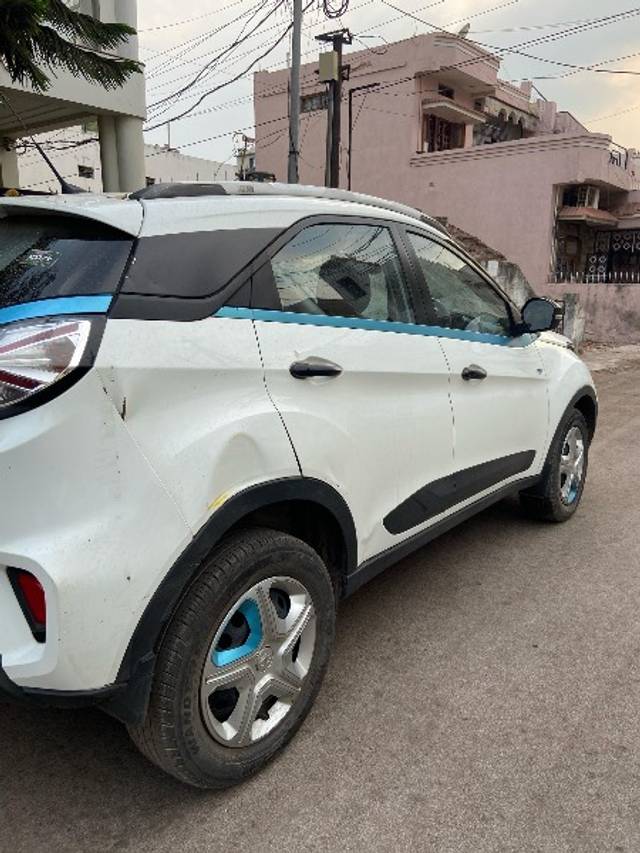 https://images10.gaadi.com/usedgaadi-sellcar/UsedCar/e510f892a/c3c6818e-62ff-4fd7-abbd-5ce36fb80549.jpeg?imwidth=6402
