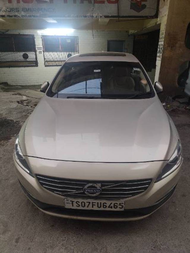 https://images10.gaadi.com/usedgaadi-sellcar/UsedCar/e51151fca/8da4dbe3-a901-40fe-b225-537ac630cd77.jpg?imwidth=6400