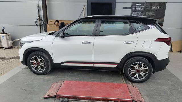 https://images10.gaadi.com/usedgaadi-sellcar/UsedCar/e5119850a/52a0dfe0-cfb2-4b6b-b2fd-4fcad96c6f54.jpeg?imwidth=6401