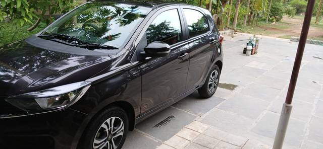 https://images10.gaadi.com/usedgaadi-sellcar/UsedCar/e511c7c3a/d9acc509-48d5-479e-aa58-975dfd89c2c9.jpg?imwidth=6400