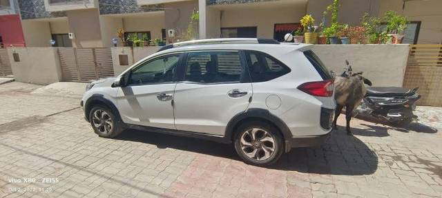 https://images10.gaadi.com/usedgaadi-sellcar/UsedCar/e5121714a/d0ffccc2-4a3f-4077-b980-b46da2692929.jpg?imwidth=6401