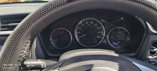 https://images10.gaadi.com/usedgaadi-sellcar/UsedCar/e5121714a/fa34c401-1b1a-4557-bc0b-4d80441d5b4d.jpg?imwidth=6402