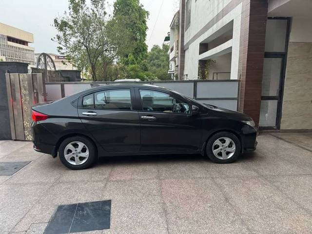 https://images10.gaadi.com/usedgaadi-sellcar/UsedCar/e51272eea/7d9f978f-0887-4877-9299-ba67559ee884.jpg?imwidth=6402