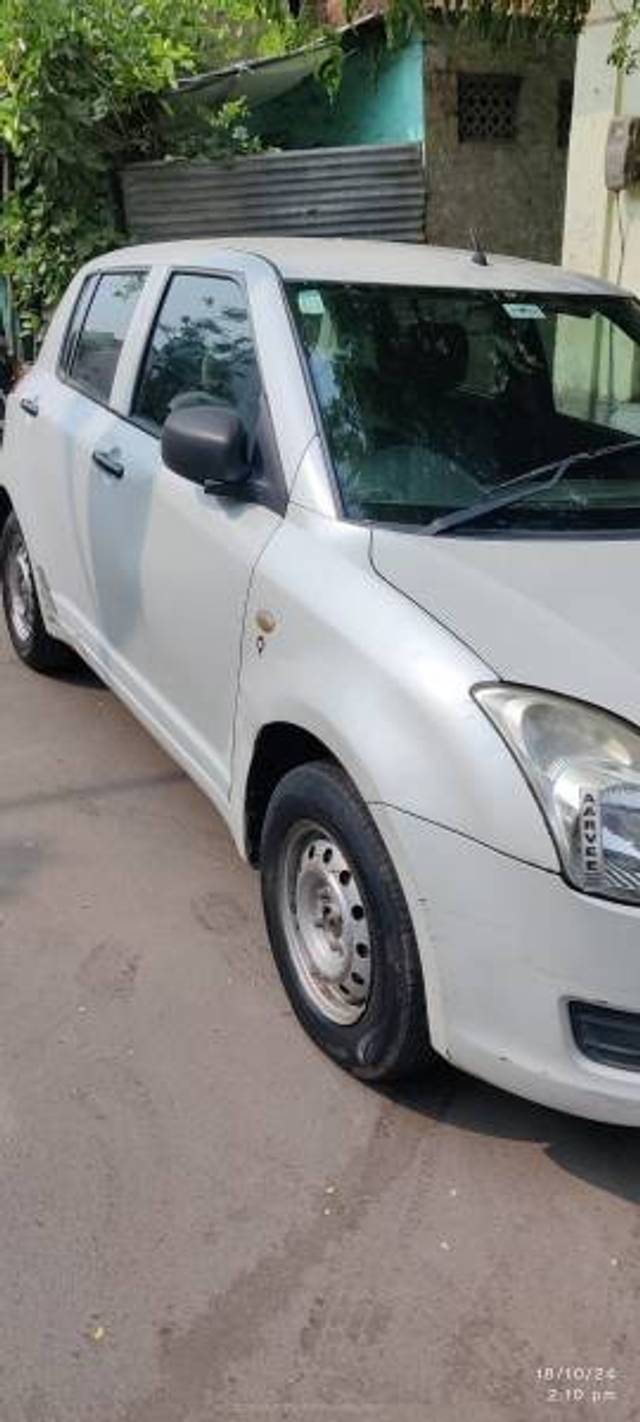 https://images10.gaadi.com/usedgaadi-sellcar/UsedCar/e512c529a/368d8472-6708-4eb6-aa3f-6d63e8c98e1f.jpg?imwidth=6400