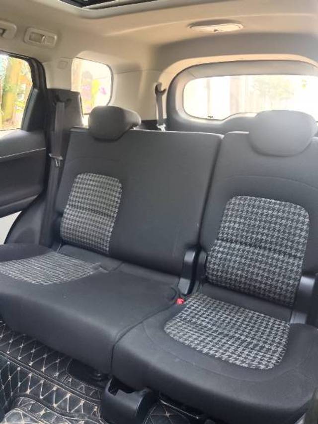 https://images10.gaadi.com/usedgaadi-sellcar/UsedCar/e512c94ea/537998c3-f630-4273-bea0-40570aefeb4b.jpg?imwidth=6401