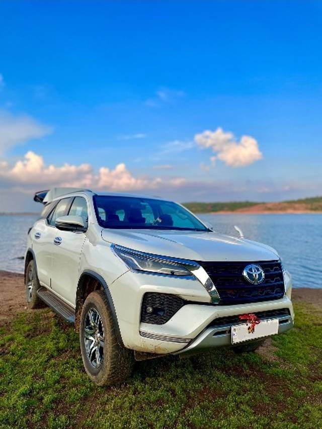 https://images10.gaadi.com/usedgaadi-sellcar/UsedCar/e5131a97a/1c455282-8d8d-42bb-95c4-5ec681b63e9e.jpeg?imwidth=6400