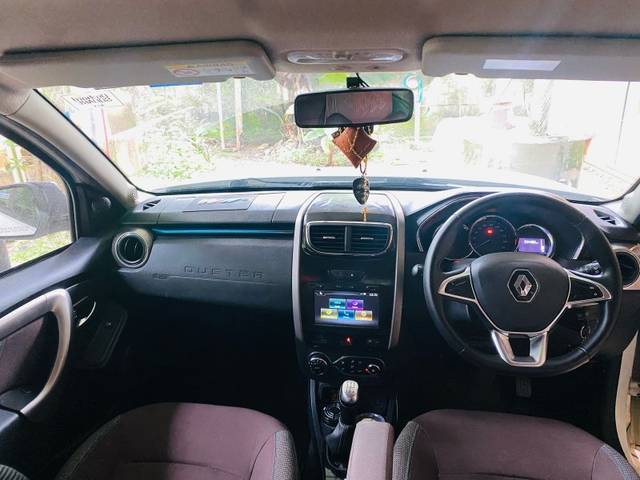 https://images10.gaadi.com/usedgaadi-sellcar/UsedCar/e5131fa5a/c058617f-fe5c-4df8-b719-9fae8a382bf3.jpeg?imwidth=6402