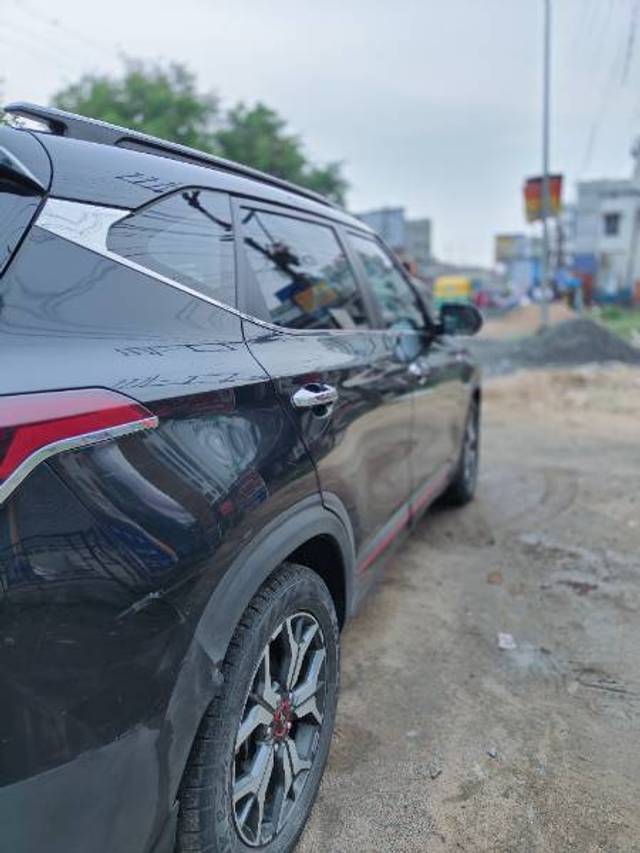 https://images10.gaadi.com/usedgaadi-sellcar/UsedCar/e5138dc2a/e9e6203e-b560-42f6-8b23-8f5f47b14cb3.jpg?imwidth=6401