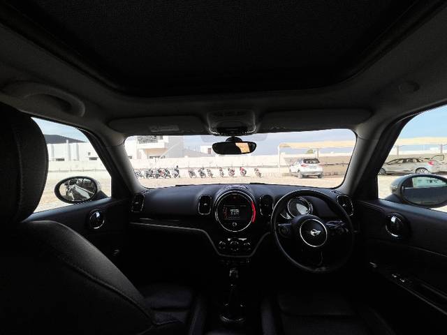 https://images10.gaadi.com/usedgaadi-sellcar/UsedCar/e51395e1a/b31803ef-25fc-4675-9df9-6ba5209823d6.jpg?imwidth=6401