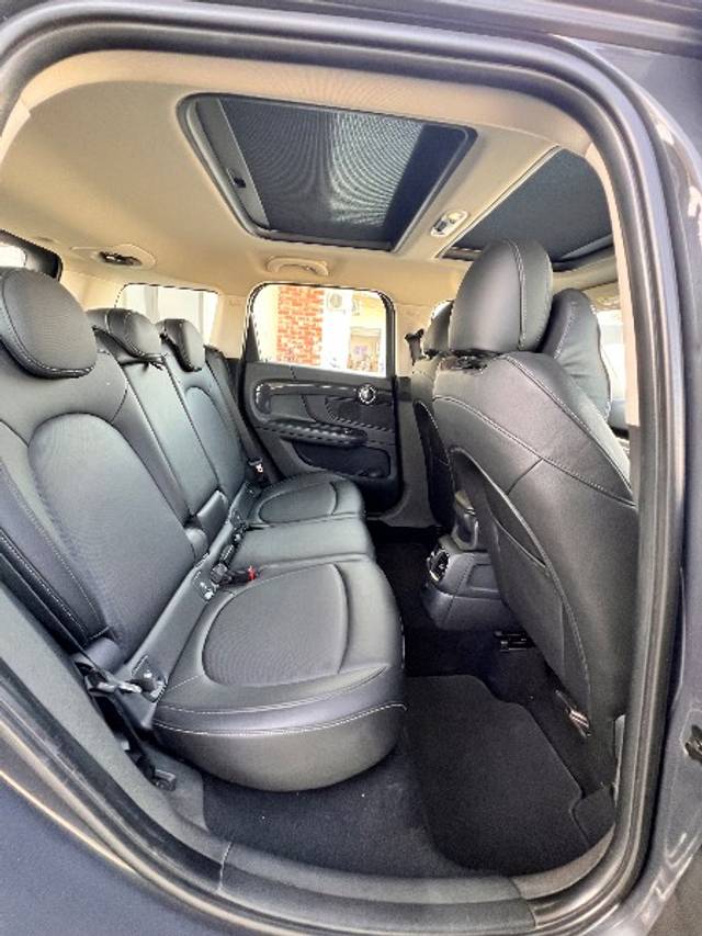 https://images10.gaadi.com/usedgaadi-sellcar/UsedCar/e51395e1a/b6788225-aa7e-446f-b4dd-8e80547a658f.jpg?imwidth=6402