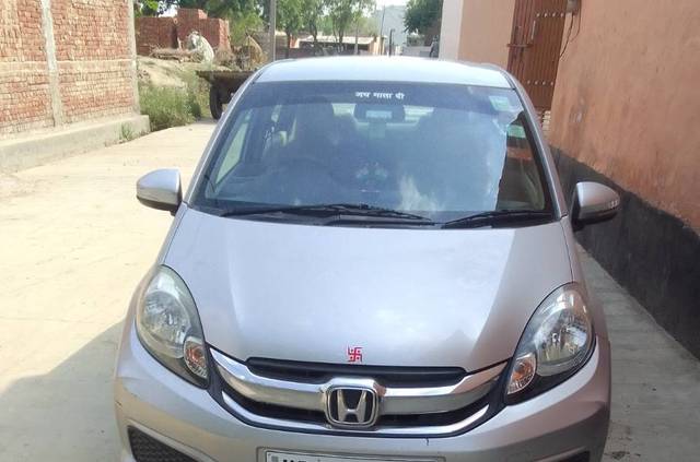 https://images10.gaadi.com/usedgaadi-sellcar/UsedCar/e514192fa/96d59f4c-9057-42f6-89e0-35378ae3b946.jpg?imwidth=6400