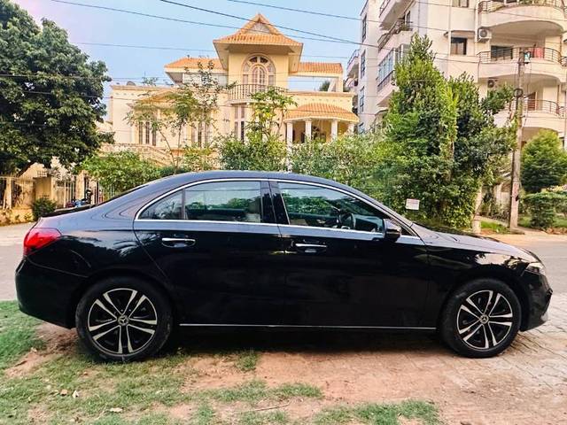 https://images10.gaadi.com/usedgaadi-sellcar/UsedCar/e51479faa/79e01e34-1b2a-4cd0-b22b-9f43c193a2a0.jpeg?imwidth=6401