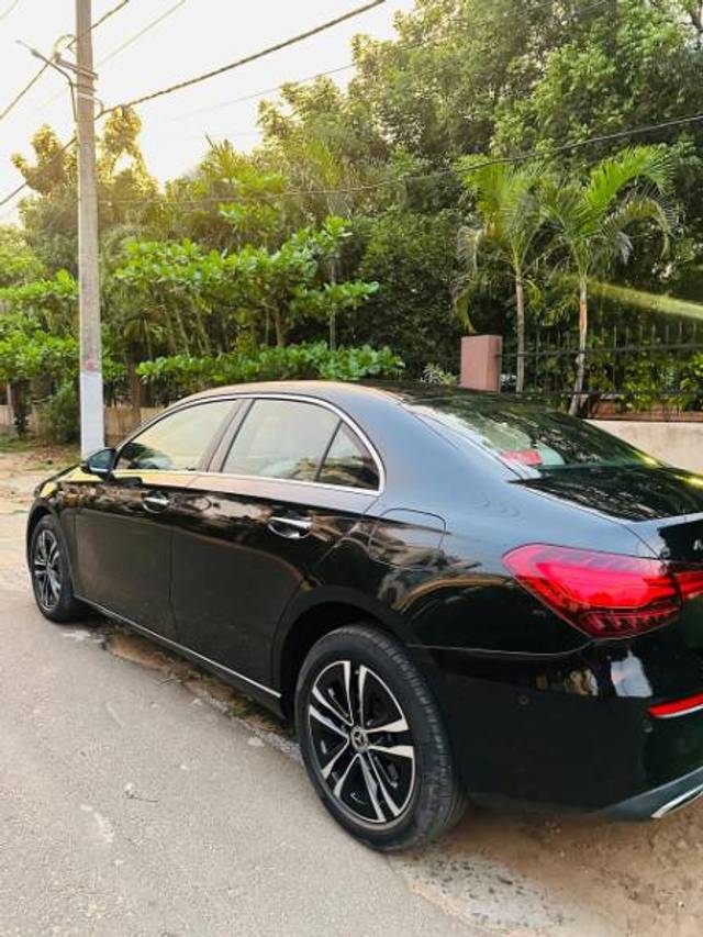 https://images10.gaadi.com/usedgaadi-sellcar/UsedCar/e51479faa/7b48ef3a-a46a-4a81-acfa-48a2a8f7768a.jpeg?imwidth=6402