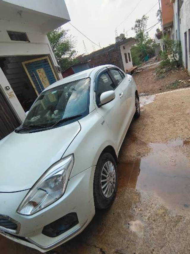 https://images10.gaadi.com/usedgaadi-sellcar/UsedCar/e514c693a/bc384d8f-82b9-4d14-85bd-a36f3f0a4cef.jpg?imwidth=6400