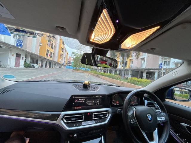 https://images10.gaadi.com/usedgaadi-sellcar/UsedCar/e514fbd0a/d55e661b-382d-48ab-84fe-93927180c7da.jpeg?imwidth=6402