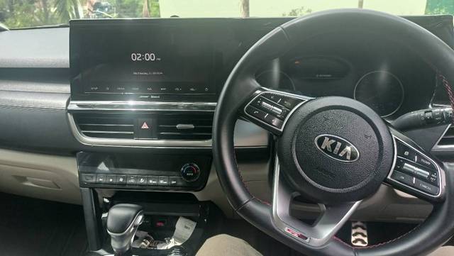 https://images10.gaadi.com/usedgaadi-sellcar/UsedCar/e5150e60a/f98b525a-d0b5-4d96-8e6e-7c7e7dac5542.jpg?imwidth=6401
