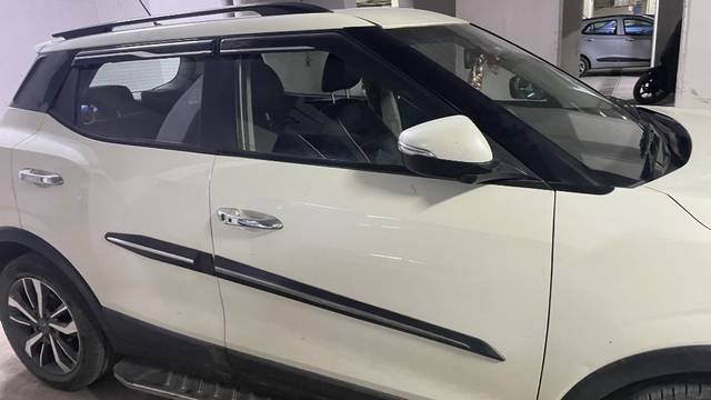 https://images10.gaadi.com/usedgaadi-sellcar/UsedCar/e51526a8a/bebbdde6-bde6-4c5f-8658-571f511cfcf9.jpeg?imwidth=6401