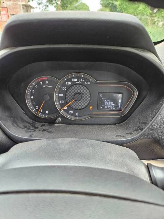https://images10.gaadi.com/usedgaadi-sellcar/UsedCar/e515d468a/6f6bf958-ed93-482c-a24a-3efad6e44ae3.jpg?imwidth=6402