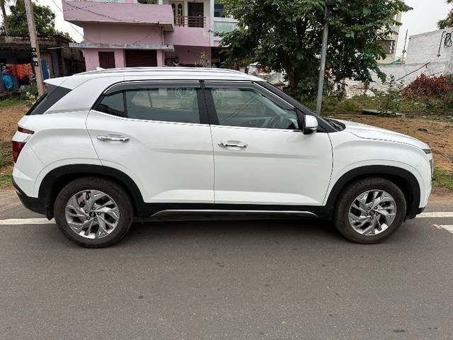 https://images10.gaadi.com/usedgaadi-sellcar/UsedCar/e515eaa7a/583c88b5-d2f5-4a72-aea5-2f526d200b49.jpeg?imwidth=6401