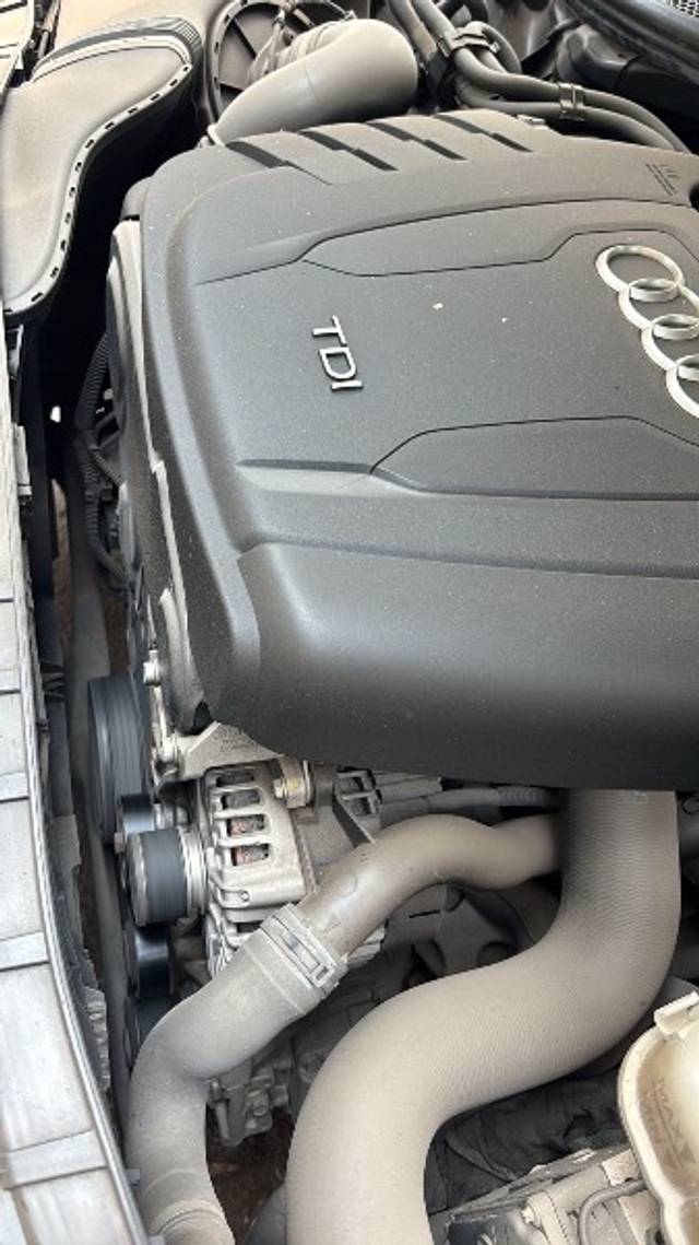 https://images10.gaadi.com/usedgaadi-sellcar/UsedCar/e515eb4fa/241da395-c53f-457d-8c42-a08bc7009bd3.jpeg?imwidth=6402