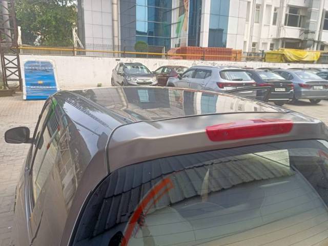 https://images10.gaadi.com/usedgaadi-sellcar/UsedCar/e5160010a/cc5b7e9b-ba2b-4314-8af5-1a8e3d47d151.jpg?imwidth=6401