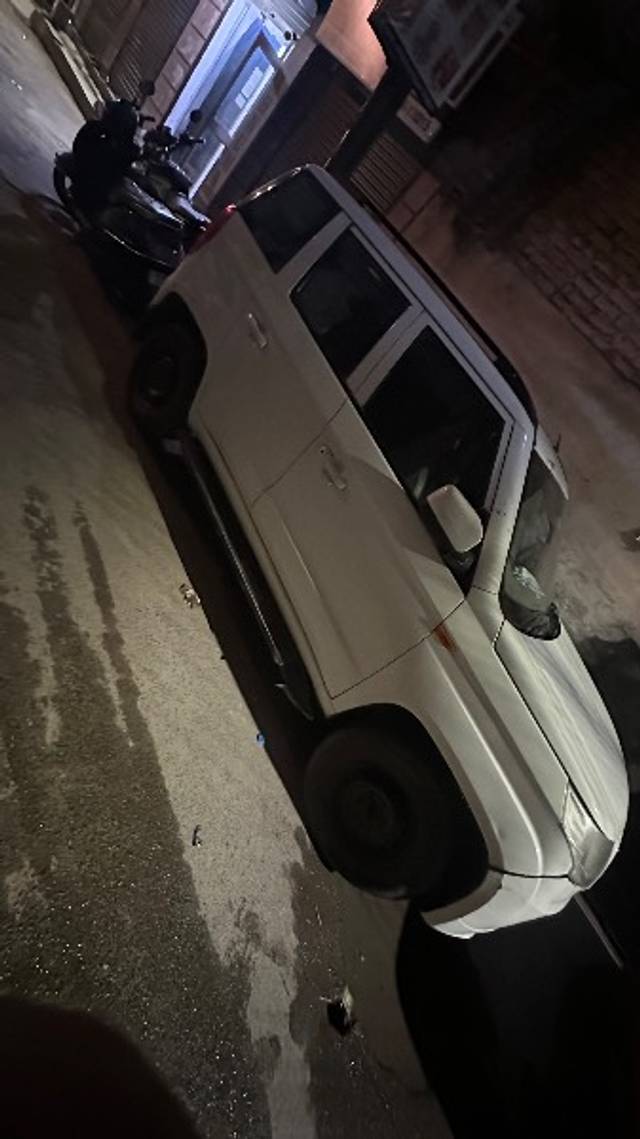 https://images10.gaadi.com/usedgaadi-sellcar/UsedCar/e516058fa/a0497ade-b451-46b0-9632-b15265ee9efb.jpeg?imwidth=6402