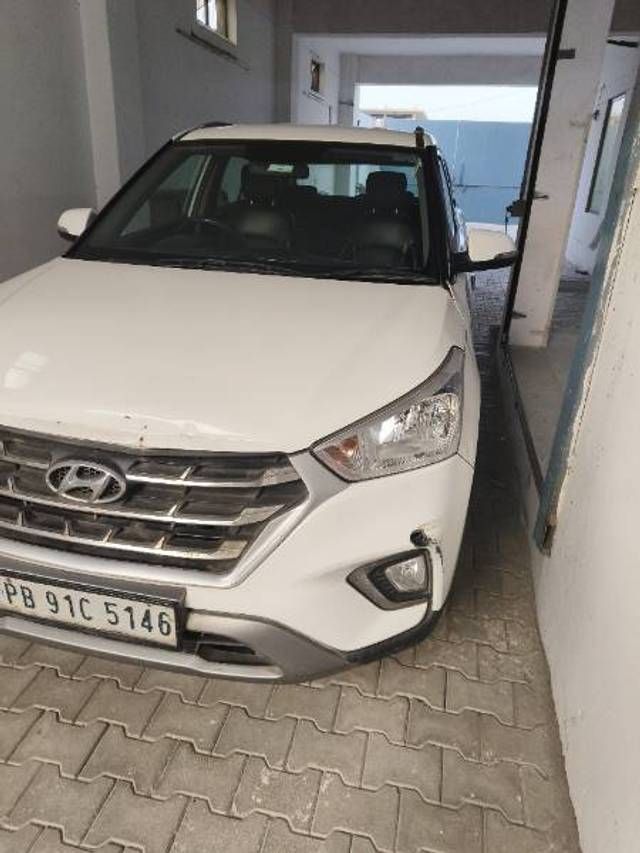 https://images10.gaadi.com/usedgaadi-sellcar/UsedCar/e51607f8a/1a0f6cc9-f0a3-47b7-9f7a-062afc9e0374.jpg?imwidth=6400