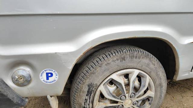 https://images10.gaadi.com/usedgaadi-sellcar/UsedCar/e5168dc3a/6e6ae8d7-5d3c-4b47-82c1-8fbab0438ac2.jpeg?imwidth=6401