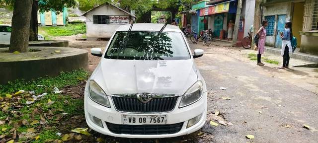 https://images10.gaadi.com/usedgaadi-sellcar/UsedCar/e517328aa/ba9fc81b-90ef-4f63-908b-feb23bef222d.jpg?imwidth=6400