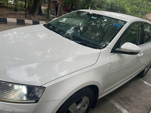 https://images10.gaadi.com/usedgaadi-sellcar/UsedCar/e517370ea/97915957-1da6-4ffc-9b34-4b6ddbcd4b16.jpeg?imwidth=6400