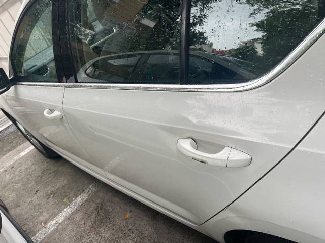 https://images10.gaadi.com/usedgaadi-sellcar/UsedCar/e517370ea/bd13532d-5a62-40d0-ab09-562e065cfab1.jpeg?imwidth=6402
